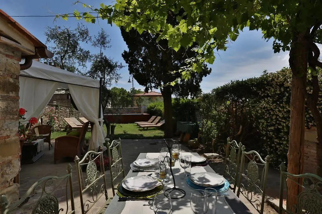 Villa Fracassini Pergine Valdarno 0*,  Italy